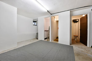 Utility room - click for photo gallery
